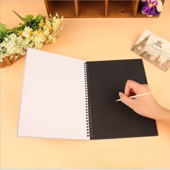 Caiet cu Foi de Hartie de Razuit, Flippy, cu Un Stilou din Bambus, pentru Desen, Curcubeu, 19 x 26 cm, Negru