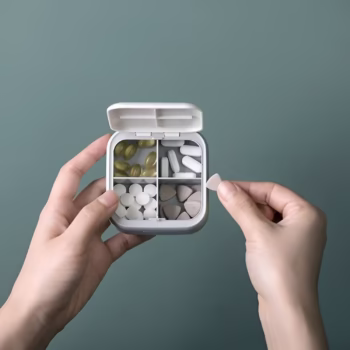 Cutie Depozitare Medicamente Mini, Flippy, 4 Compartimente, Inchidere Etans, Portabila, Patrat, Gri, PP, 7.5×7.5×3 cm