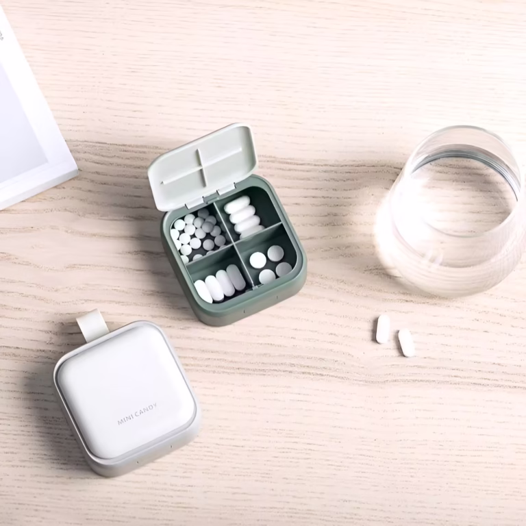 Cutie Depozitare Medicamente Mini, Flippy, 4 Compartimente, Inchidere Etans, Portabila, Patrat, Gri, PP, 7.5×7.5×3 cm