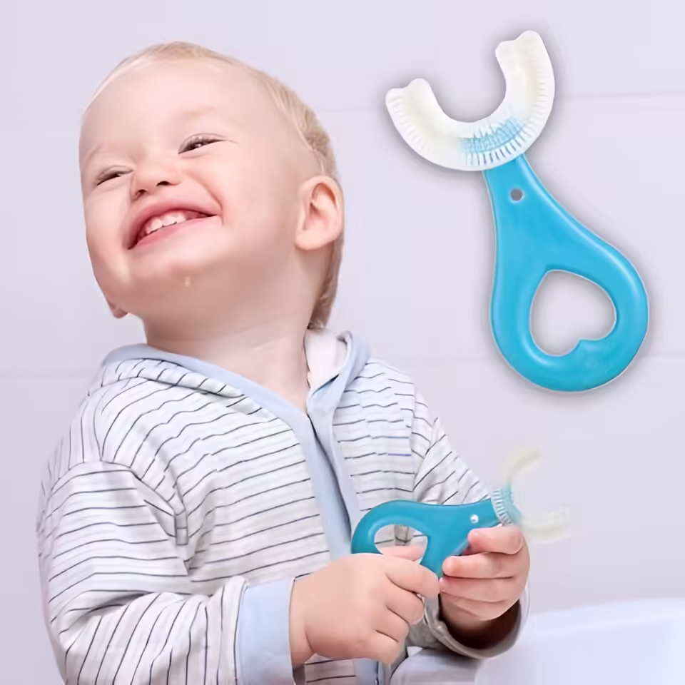 Periuta de Dinti in Forma de U, Flippy, pentru Sugari si Copii 2-6 ani, Peri Moi, 9 cm, Model Inima, Culoare Albastru