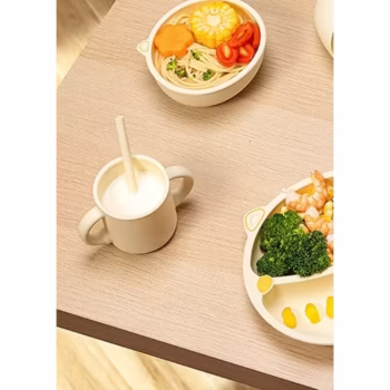 Set 2 Piese Hranire Bebelusi si Copii, Flippy, Cana cu Capac si Pai, din Silicon, fara BPA, de la 12 Luni, Model Pisicuta, 12 x 9.5 x 11 cm, Bej