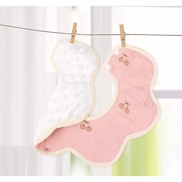 Baveta Tip Floare, din Bumbac, pentru Copii 0-12 Luni, Rezistenta la apa, cu Capse, Model cu Cirese, 26 x 29 cm, Roz