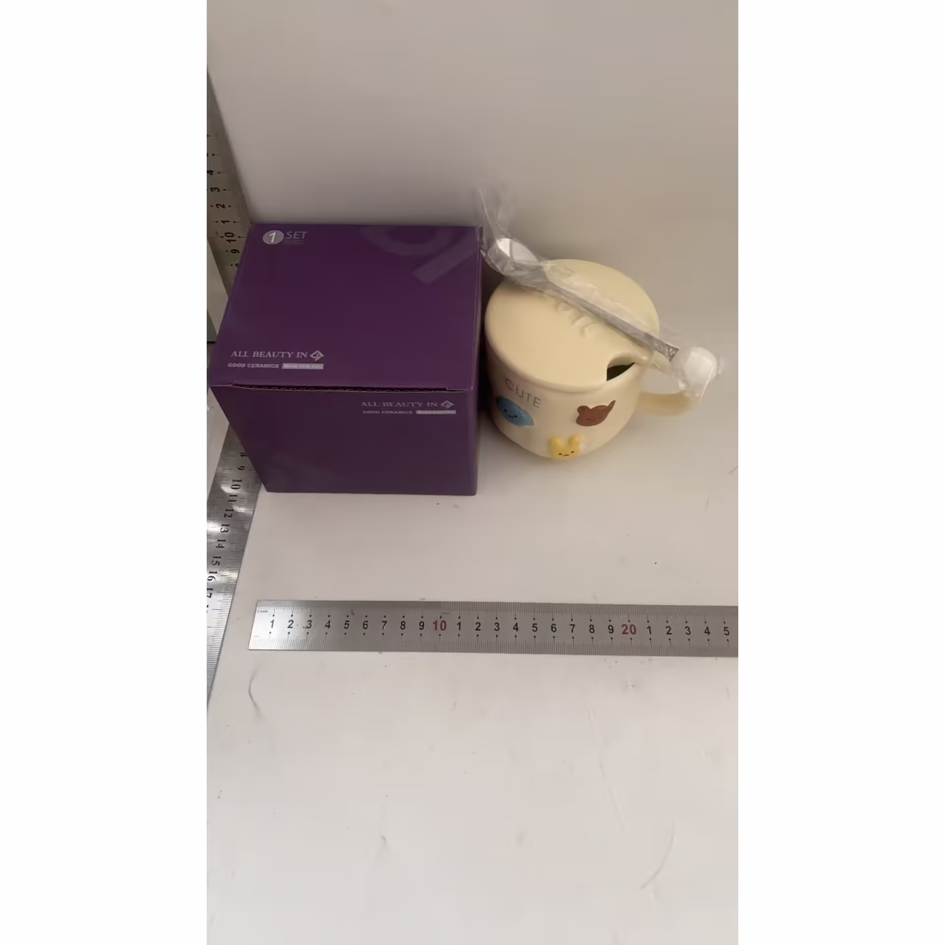 Cana ceramica, din Portelan, print Figurine Animalute, Cana penru Copii, Model CUTE, Cana cu Lingura si Capac, Ceasca pentru Cafea, Ceai, 400ml Galben
