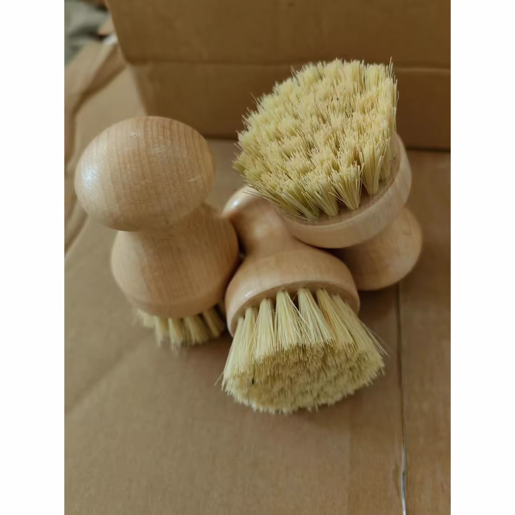 Perie de Curatat Vase si Alimente, din Lemn de Bambus, 8 x 5 cm, Perie din Sisal, Maro