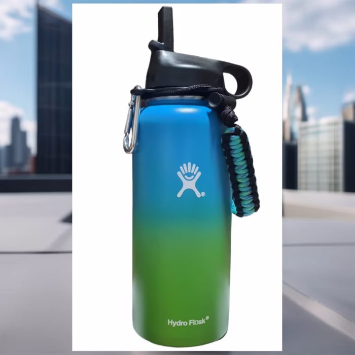Sticla de apa Hydro Flask din otel inoxidabil si izolata in vid cu capac, sistem de prindere si pai 946 ml, albastru/verde